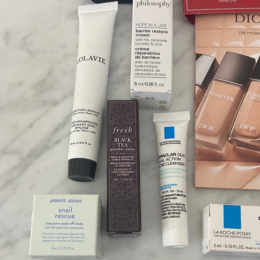Assorted Beauty and Fragrance Sample Set - Picture 2 of 10